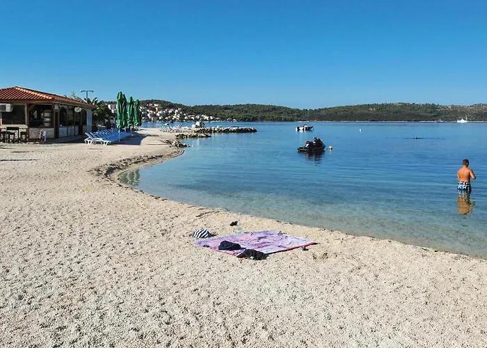 Nice Apartment In Okrug Gornji Apartment *