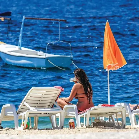 Nice Apartment In Okrug Gornji *